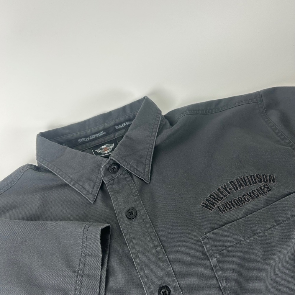 Harley-Davidson Mens 2XL Gray Short Sleeve Embroidered Flame Logo Button Up VTG